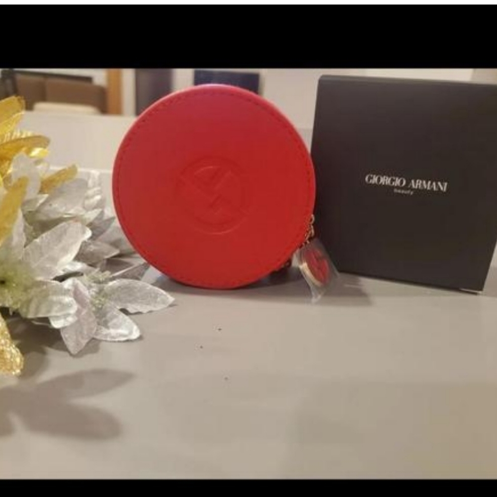 Giorgio Armani cushion vanity case/ weistlet - Picture 1 of 4